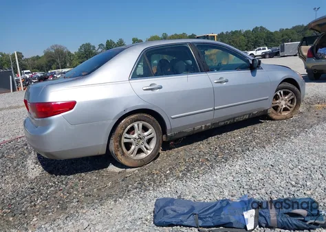 2005 Honda Accord 2.4 Lx z USA, uszkodzony, nr VIN 1HGCM56445A022448